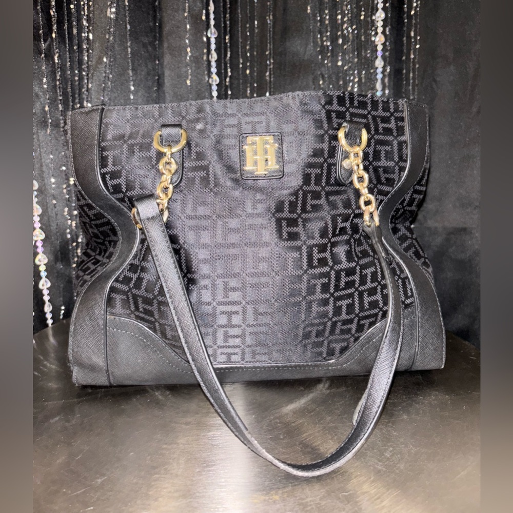 Black Tommy Hilfiger Shoulder bag